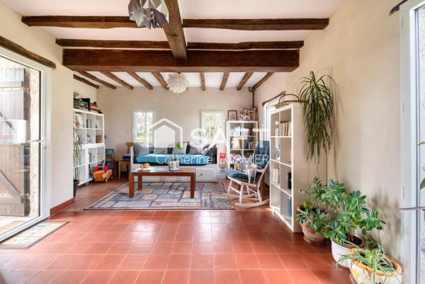 Maison avec vie de plain pied avec parc arboré et piscine chauffée