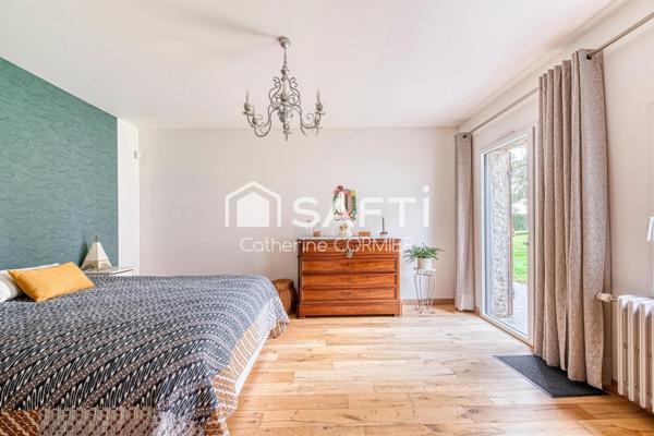 Maison avec vie de plain pied avec parc arboré et piscine chauffée