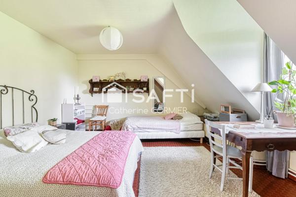 Maison avec vie de plain pied avec parc arboré et piscine chauffée