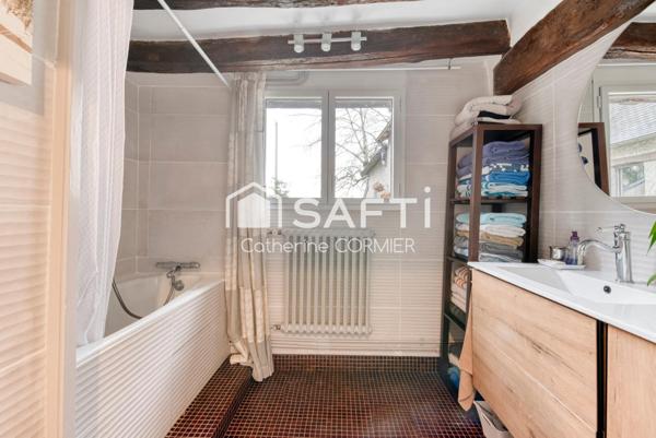 Maison avec vie de plain pied avec parc arboré et piscine chauffée