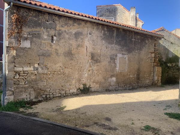 Grande à rénover - Fort potentiel - secteur Angoulême