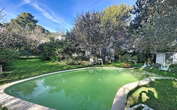 Maison à vendre    9 pièces • 219 m2 Villeneuve-lès-Avignon