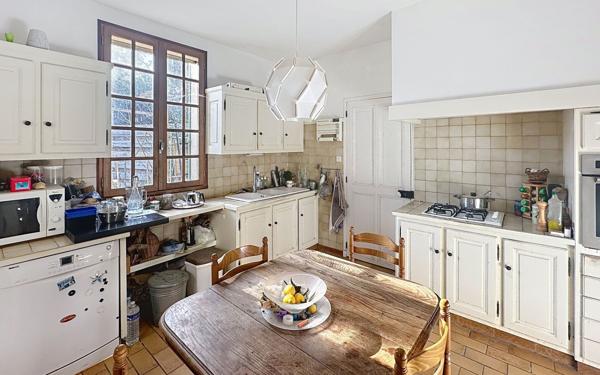 Maison à vendre    9 pièces • 219 m2 Villeneuve-lès-Avignon