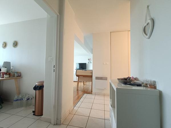 Appartement Tours avec terrasse et parking