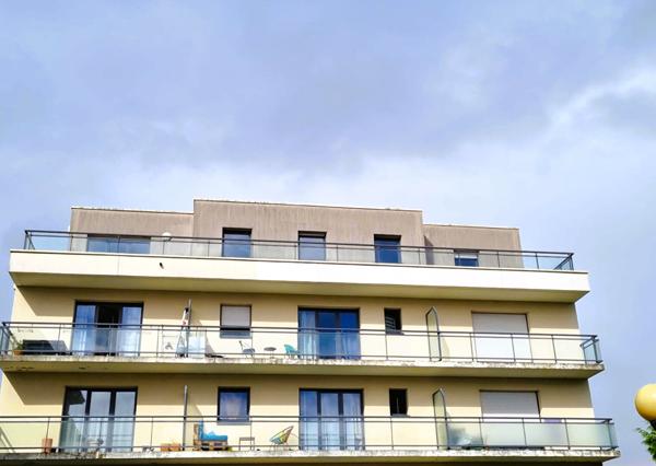 Caen -  F5  en  dernier étage avec terrasse de 28m2 et double stationnement en sous-sol