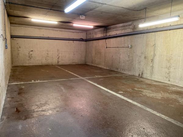BOX pour Parking ou Stockage_ Surface d'environ 55 m².