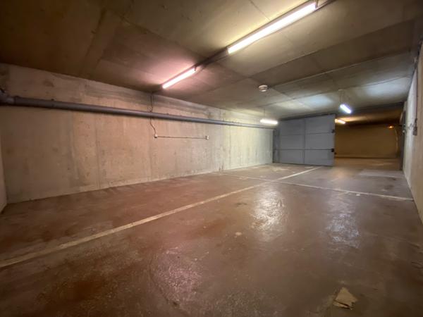 BOX pour Parking ou Stockage_ Surface d'environ 55 m².