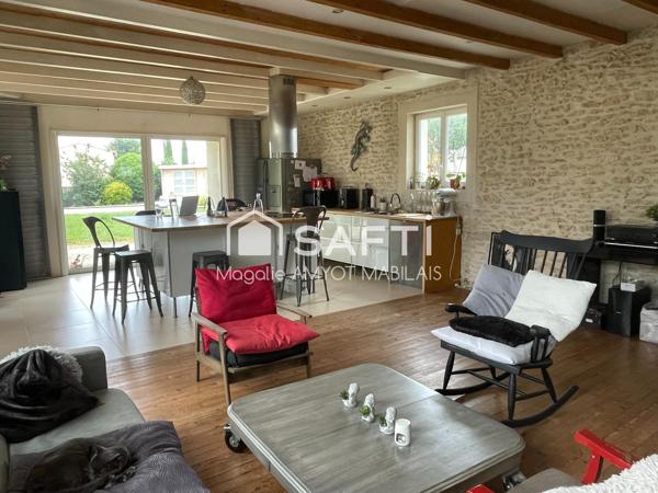 Belle charentaise rénovée avec piscine proche Cognac