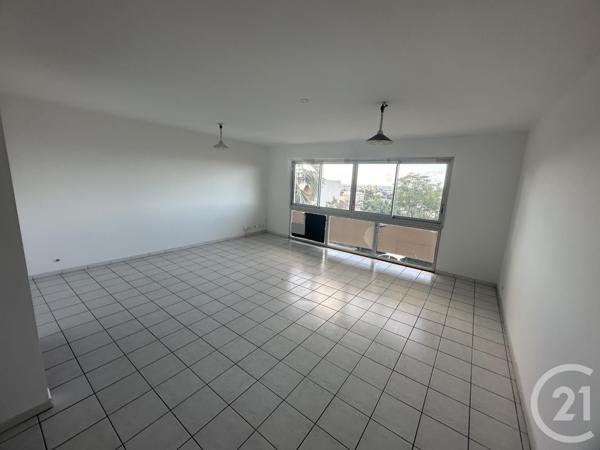 Immeuble à vendre  194 m2 ST DENIS - 974