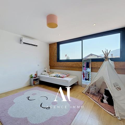 Maison de ville de 128 m² avec terrasse de 70 m² sans vis-à-vis, jardin et garage – Péron 01630