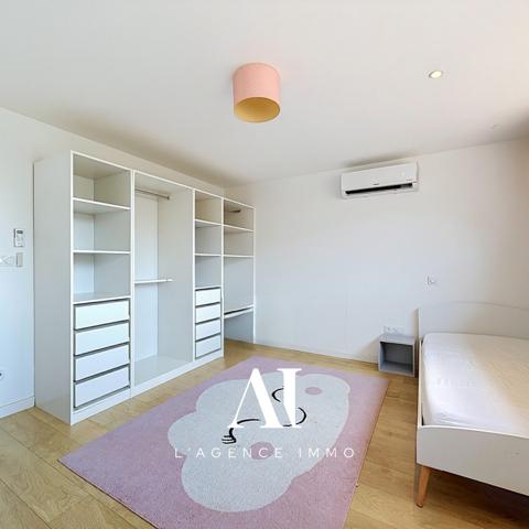 Maison de ville de 128 m² avec terrasse de 70 m² sans vis-à-vis, jardin et garage – Péron 01630