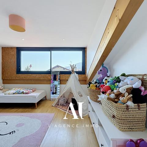Maison de ville de 128 m² avec terrasse de 70 m² sans vis-à-vis, jardin et garage – Péron 01630