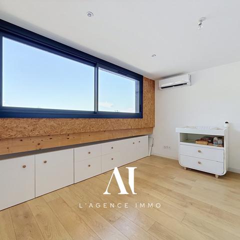Maison de ville de 128 m² avec terrasse de 70 m² sans vis-à-vis, jardin et garage – Péron 01630