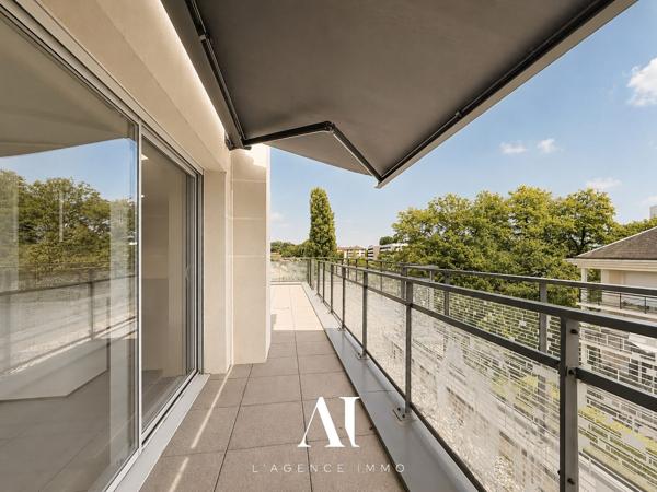 Appartement T3 en dernier étage avec une grande terrasse filante de 19 m2 , climatisation, parking souterrain, cave et vue dégagée, 01210 FERNEY-VOLTAIRE