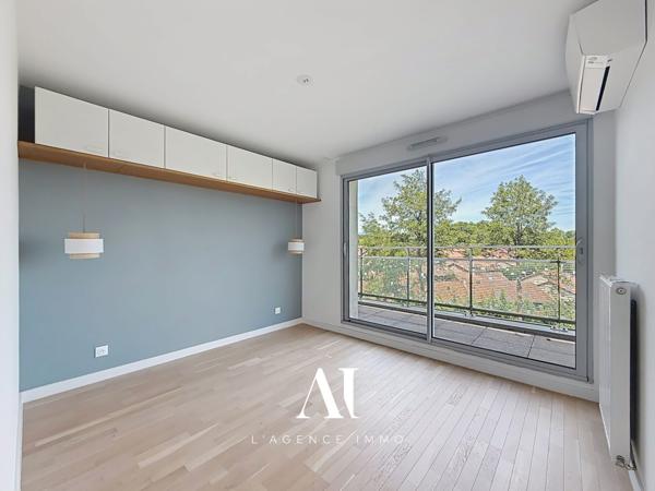 Appartement T3 en dernier étage avec une grande terrasse filante de 19 m2 , climatisation, parking souterrain, cave et vue dégagée, 01210 FERNEY-VOLTAIRE