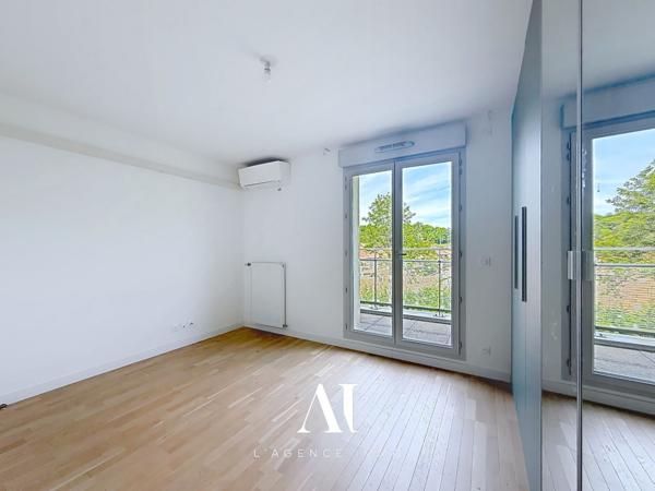 Appartement T3 en dernier étage avec une grande terrasse filante de 19 m2 , climatisation, parking souterrain, cave et vue dégagée, 01210 FERNEY-VOLTAIRE