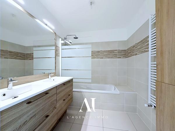 Appartement T3 en dernier étage avec une grande terrasse filante de 19 m2 , climatisation, parking souterrain, cave et vue dégagée, 01210 FERNEY-VOLTAIRE
