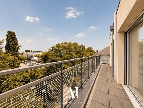 Appartement T3 en dernier étage avec une grande terrasse filante de 19 m2 , climatisation, parking souterrain, cave et vue dégagée, 01210 FERNEY-VOLTAIRE