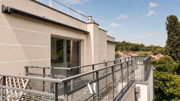 Appartement T3 en dernier étage avec une grande terrasse filante de 19 m2 , climatisation, parking souterrain, cave et vue dégagée, 01210 FERNEY-VOLTAIRE