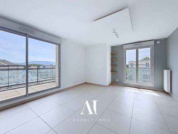 Appartement T3 en dernier étage avec une grande terrasse filante de 19 m2 , climatisation, parking souterrain, cave et vue dégagée, 01210 FERNEY-VOLTAIRE