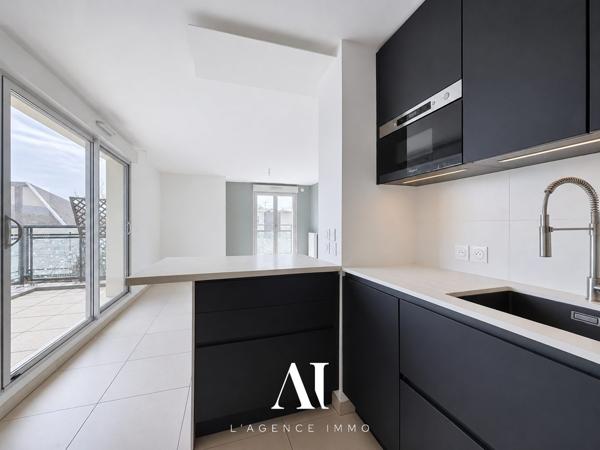 Appartement T3 en dernier étage avec une grande terrasse filante de 19 m2 , climatisation, parking souterrain, cave et vue dégagée, 01210 FERNEY-VOLTAIRE