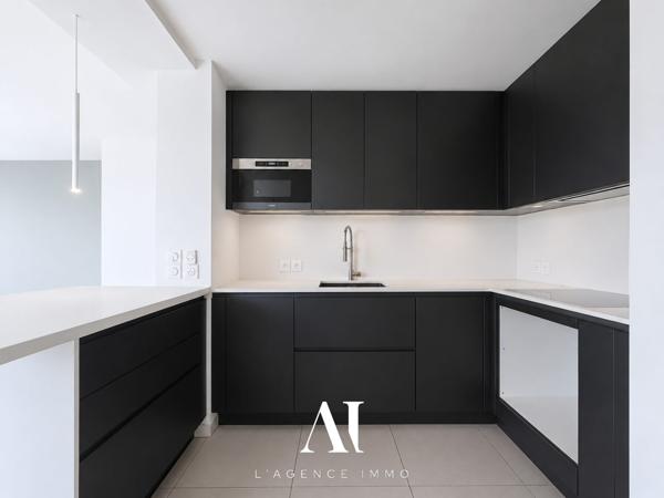 Appartement T3 en dernier étage avec une grande terrasse filante de 19 m2 , climatisation, parking souterrain, cave et vue dégagée, 01210 FERNEY-VOLTAIRE