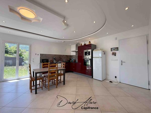 Maison de plain-pied récente – 81 m² – 3 chambres – Garage - Châteauneuf-de-Chabre (05)