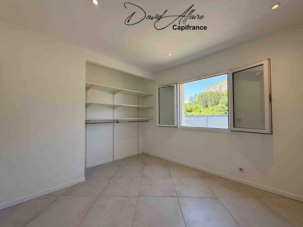 Maison de plain-pied récente – 81 m² – 3 chambres – Garage - Châteauneuf-de-Chabre (05)