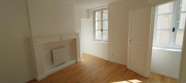 21200 BEAUNE - Appartement en Duplex 3 pièces, 2 chambres 65.12 m2 - Hypercentre - + Grenier + cave
