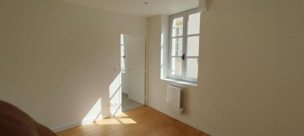 21200 BEAUNE - Appartement en Duplex 3 pièces, 2 chambres 65.12 m2 - Hypercentre - + Grenier + cave