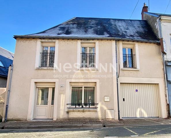 Maison de ville atypique 154m² dont espace indépendant de 58m² - garage et cour - Montval sur Loir centre