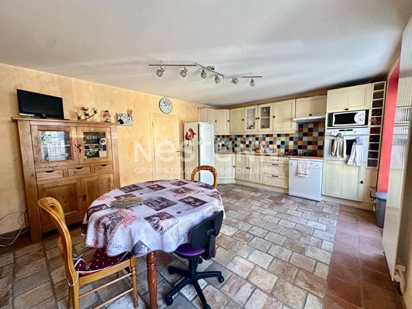 Maison de ville atypique 154m² dont espace indépendant de 58m² - garage et cour - Montval sur Loir centre