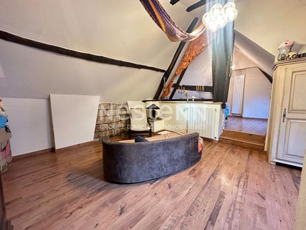 Maison de ville atypique 154m² dont espace indépendant de 58m² - garage et cour - Montval sur Loir centre