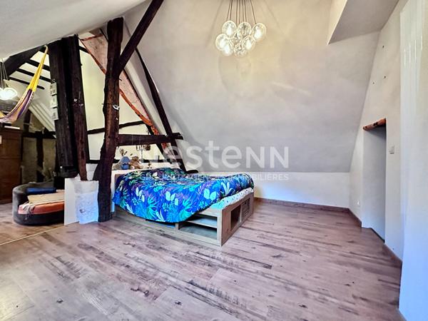 Maison de ville atypique 154m² dont espace indépendant de 58m² - garage et cour - Montval sur Loir centre