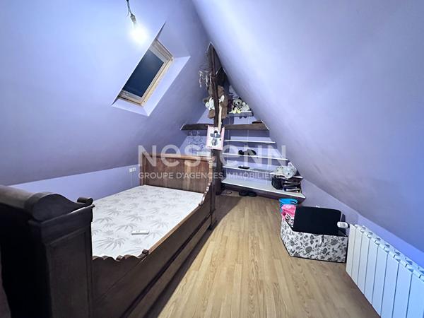 Maison de ville atypique 154m² dont espace indépendant de 58m² - garage et cour - Montval sur Loir centre