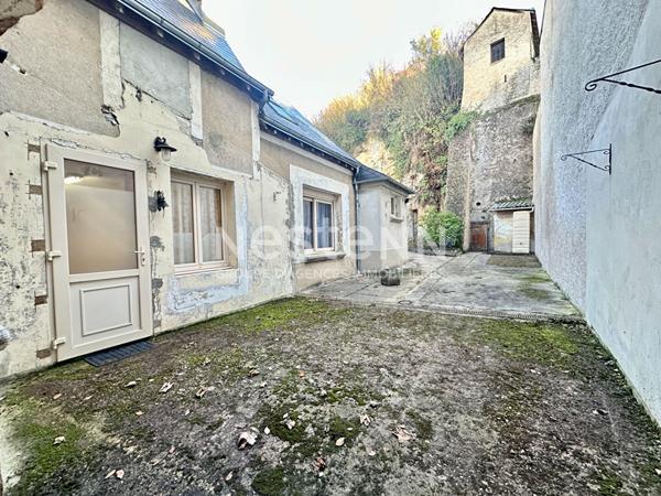 Maison de ville atypique 154m² dont espace indépendant de 58m² - garage et cour - Montval sur Loir centre