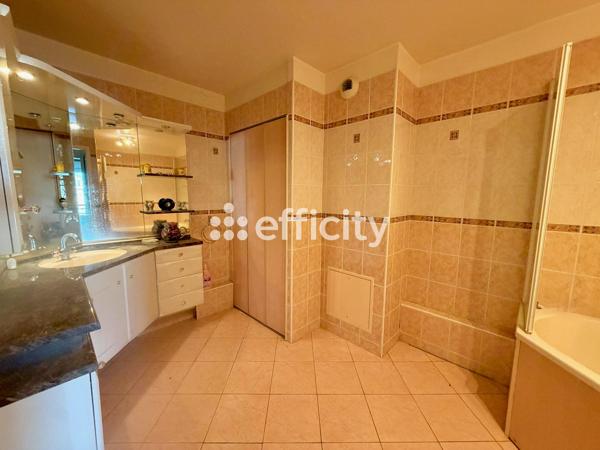 Appartement
         3 pièces
        - 89 m² Exclusivité 665 000 € *