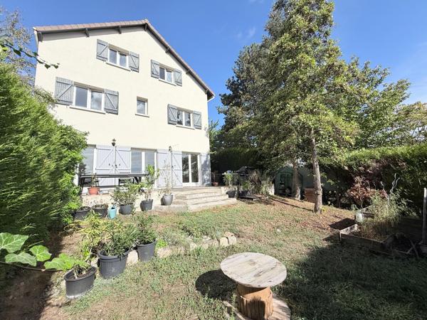 Maison
         9 pièces
        - 160 m² Exclusivité 319 000 € *