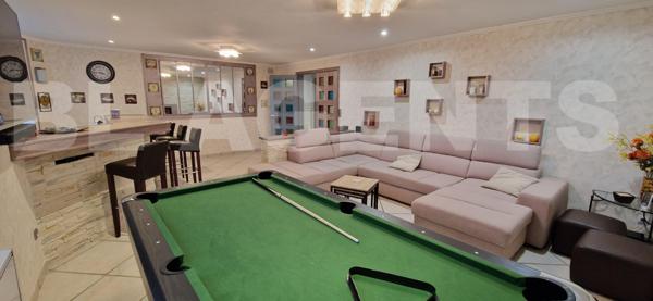 Superbe pavillon de 10 pièces, en parfait état, sur un magnifique terrain clos et arboré de 3 400 m²