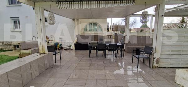 Superbe pavillon de 10 pièces, en parfait état, sur un magnifique terrain clos et arboré de 3 400 m²