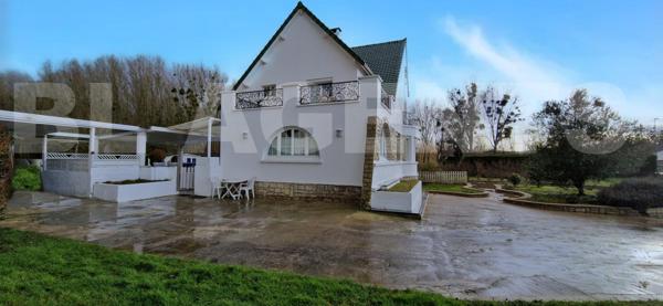 Superbe pavillon de 10 pièces, en parfait état, sur un magnifique terrain clos et arboré de 3 400 m²