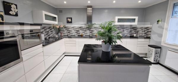 Superbe pavillon de 10 pièces, en parfait état, sur un magnifique terrain clos et arboré de 3 400 m²