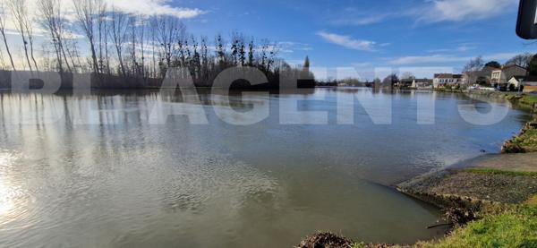 Superbe pavillon de 10 pièces, en parfait état, sur un magnifique terrain clos et arboré de 3 400 m²