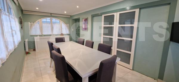 Superbe pavillon de 10 pièces, en parfait état, sur un magnifique terrain clos et arboré de 3 400 m²