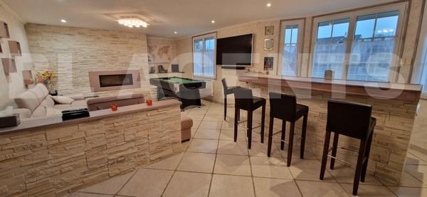 Superbe pavillon de 10 pièces, en parfait état, sur un magnifique terrain clos et arboré de 3 400 m²