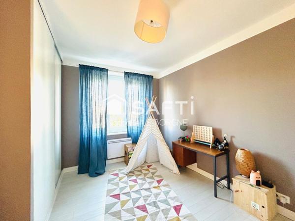 Maison de ville avec jardin et grand garage