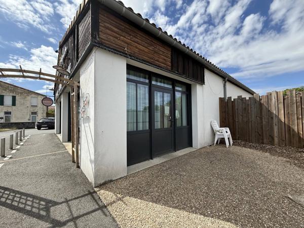 Vente immobilière : Local et fonds de commerce à Gémozac    215 000 €- L'AGENCE DE L'IMMOBILIER.