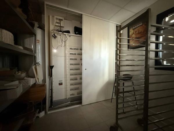 Vente immobilière : Local et fonds de commerce à Gémozac    215 000 €- L'AGENCE DE L'IMMOBILIER.