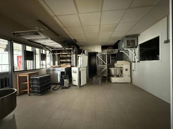 Vente immobilière : Local et fonds de commerce à Gémozac    215 000 €- L'AGENCE DE L'IMMOBILIER.