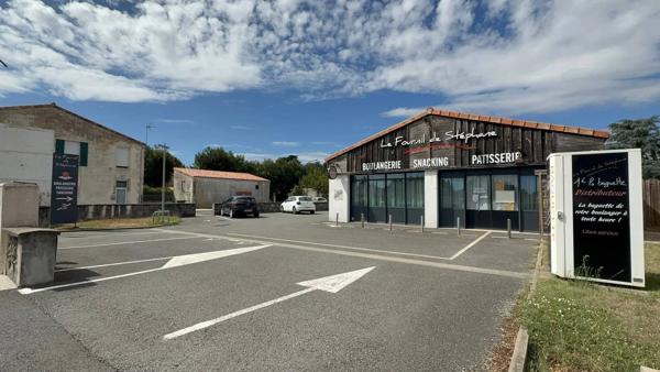 Vente immobilière : Local et fonds de commerce à Gémozac    215 000 €- L'AGENCE DE L'IMMOBILIER.